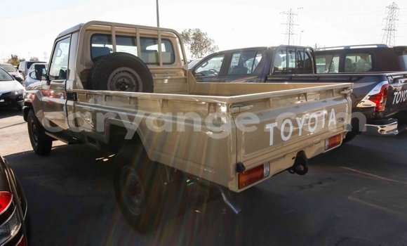 Acheter Import Voiture Toyota Land Cruiser Beige à Import - Dubai, Namibie Acheter Import Voiture Toyota Land Cruiser Beige à Import - Dubai, Namibie