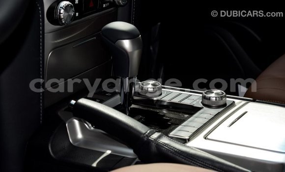 Acheter Import Voiture Toyota Land Cruiser Noir à Import - Dubai, Namibie Acheter Import Voiture Toyota Land Cruiser Noir à Import - Dubai, Namibie