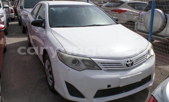 Acheter Import Voiture Toyota Camry Blanc à Import - Dubai, Namibie Acheter Import Voiture Toyota Camry Blanc à Import - Dubai, Namibie