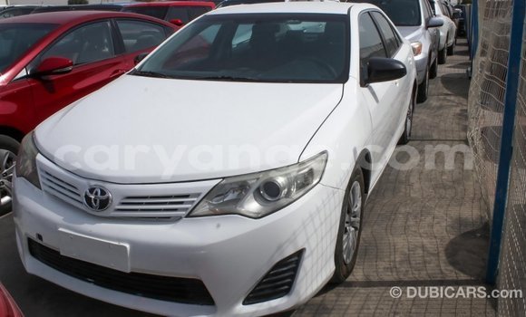 Acheter Import Voiture Toyota Camry Blanc à Import - Dubai, Namibie Acheter Import Voiture Toyota Camry Blanc à Import - Dubai, Namibie