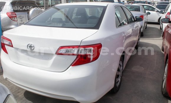 Acheter Import Voiture Toyota Camry Blanc à Import - Dubai, Namibie Acheter Import Voiture Toyota Camry Blanc à Import - Dubai, Namibie