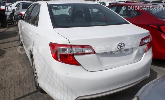 Acheter Import Voiture Toyota Camry Blanc à Import - Dubai, Namibie Acheter Import Voiture Toyota Camry Blanc à Import - Dubai, Namibie