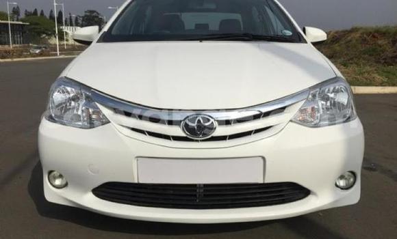 Acheter Occasion Voiture Toyota Etios Blanc à Windhoek, Namibie Acheter Occasion Voiture Toyota Etios Blanc à Windhoek, Namibie