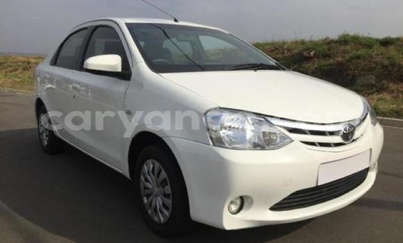 Acheter Occasion Voiture Toyota Etios Blanc à Windhoek, Namibie Acheter Occasion Voiture Toyota Etios Blanc à Windhoek, Namibie