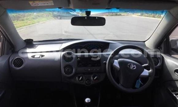 Acheter Occasion Voiture Toyota Etios Blanc à Windhoek, Namibie Acheter Occasion Voiture Toyota Etios Blanc à Windhoek, Namibie