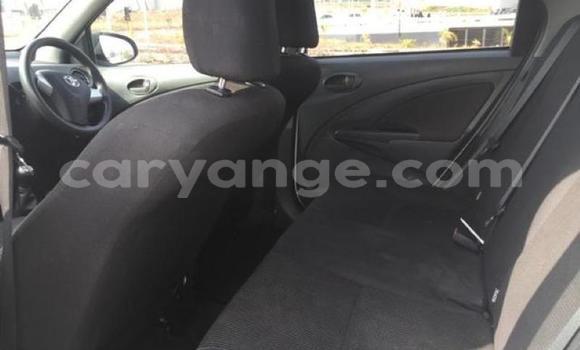 Acheter Occasion Voiture Toyota Etios Blanc à Windhoek, Namibie Acheter Occasion Voiture Toyota Etios Blanc à Windhoek, Namibie