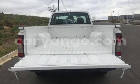 Acheter Occasion Voiture Nissan NP 300 Blanc à Windhoek, Namibie Acheter Occasion Voiture Nissan NP 300 Blanc à Windhoek, Namibie