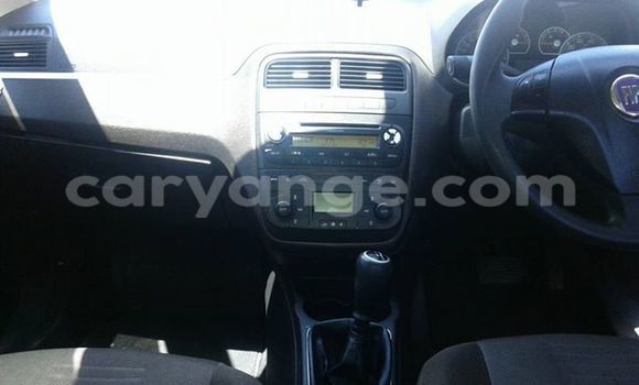 Acheter Occasion Voiture Fiat Punto Rouge à Windhoek, Namibie Acheter Occasion Voiture Fiat Punto Rouge à Windhoek, Namibie