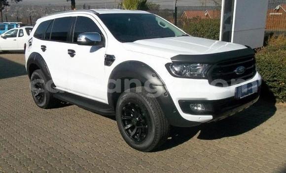 Buy Used Ford Everest White Car in Karasburg in Karas Buy Used Ford Everest White Car in Karasburg in Karas