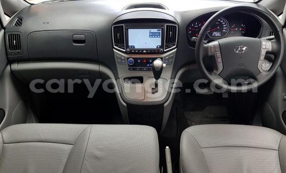 Acheter Occasion Voiture Hyundai H1 Gris à Windhoek, Namibie Acheter Occasion Voiture Hyundai H1 Gris à Windhoek, Namibie