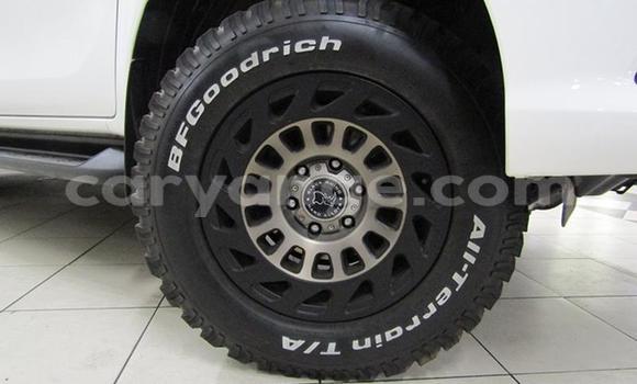 Acheter Occasion Voiture Toyota Hilux Blanc à Windhoek, Namibie Acheter Occasion Voiture Toyota Hilux Blanc à Windhoek, Namibie