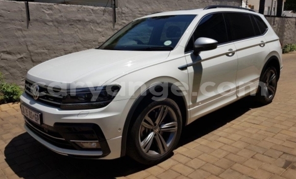 Buy Used Volkswagen Tiguan White Car in Gobabis in Omaheke Buy Used Volkswagen Tiguan White Car in Gobabis in Omaheke