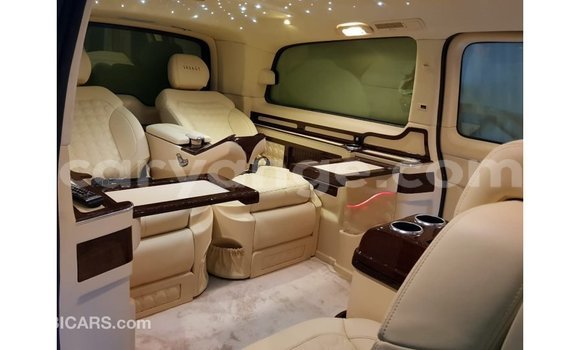 Acheter Import Voiture Mercedes-Benz 250 Noir à Import - Dubai, Namibie Acheter Import Voiture Mercedes-Benz 250 Noir à Import - Dubai, Namibie