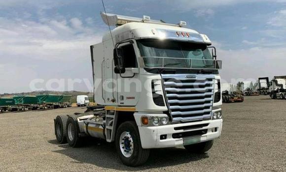 Buy Used Freightliner 90 Cum 500 White Truck in Henties Bay in Erongo Buy Used Freightliner 90 Cum 500 White Truck in Henties Bay in Erongo