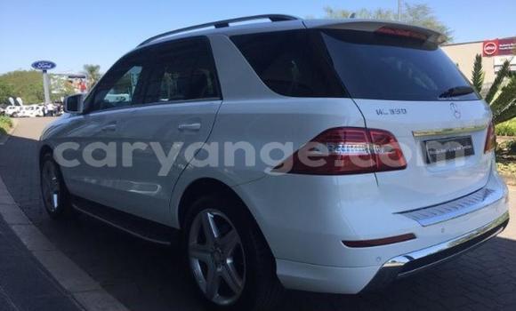 Acheter Occasion Voiture Mercedes-Benz ML–Class Blanc à Windhoek, Namibie Acheter Occasion Voiture Mercedes-Benz ML–Class Blanc à Windhoek, Namibie