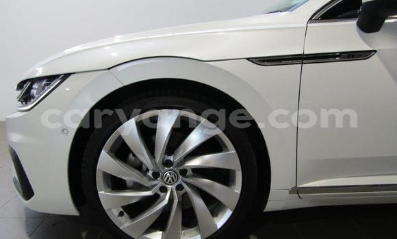 Acheter Occasion Voiture Volkswagen Arteon Blanc à Windhoek, Namibie Acheter Occasion Voiture Volkswagen Arteon Blanc à Windhoek, Namibie