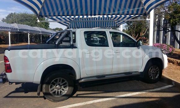 Acheter Occasion Voiture Toyota Hilux Blanc à Windhoek, Namibie Acheter Occasion Voiture Toyota Hilux Blanc à Windhoek, Namibie