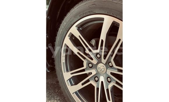 Acheter Import Voiture Toyota Land Cruiser Noir à Import - Dubai, Namibie Acheter Import Voiture Toyota Land Cruiser Noir à Import - Dubai, Namibie