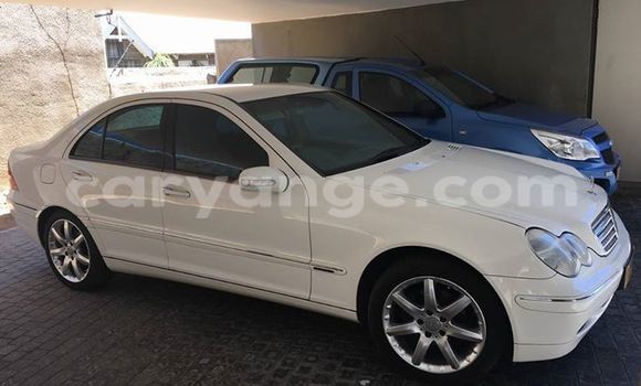 Acheter Occasion Voiture Mercedes-Benz C–Class Blanc à Windhoek, Namibie Acheter Occasion Voiture Mercedes-Benz C–Class Blanc à Windhoek, Namibie