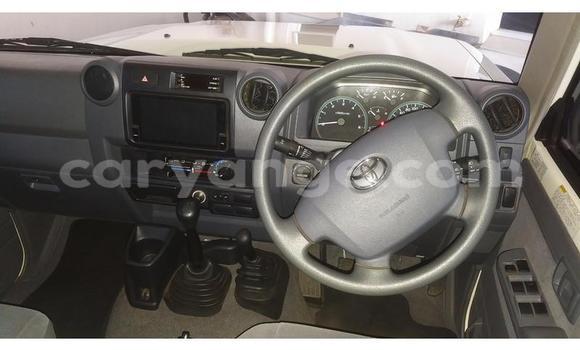 Acheter Occasion Voiture Toyota Land Cruiser Blanc à Windhoek, Namibie Acheter Occasion Voiture Toyota Land Cruiser Blanc à Windhoek, Namibie