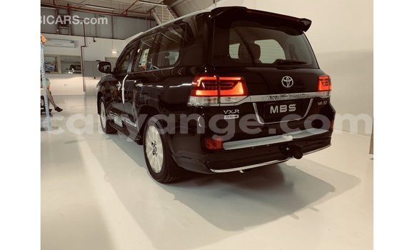 Acheter Import Voiture Toyota Land Cruiser Noir à Import - Dubai, Namibie Acheter Import Voiture Toyota Land Cruiser Noir à Import - Dubai, Namibie