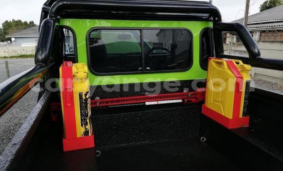 Acheter Occasion Voiture Land Rover Defender Vert à Windhoek, Namibie Acheter Occasion Voiture Land Rover Defender Vert à Windhoek, Namibie