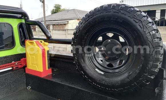 Acheter Occasion Voiture Land Rover Defender Vert à Windhoek, Namibie Acheter Occasion Voiture Land Rover Defender Vert à Windhoek, Namibie