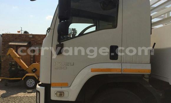 Acheter Occasion Utilitaire Isuzu FTR 850 Blanc à Windhoek, Namibie Acheter Occasion Utilitaire Isuzu FTR 850 Blanc à Windhoek, Namibie