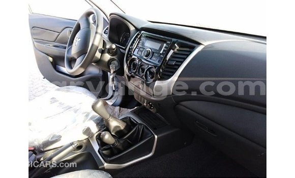 Acheter Import Voiture Mitsubishi L200 Blanc à Import - Dubai, Namibie Acheter Import Voiture Mitsubishi L200 Blanc à Import - Dubai, Namibie