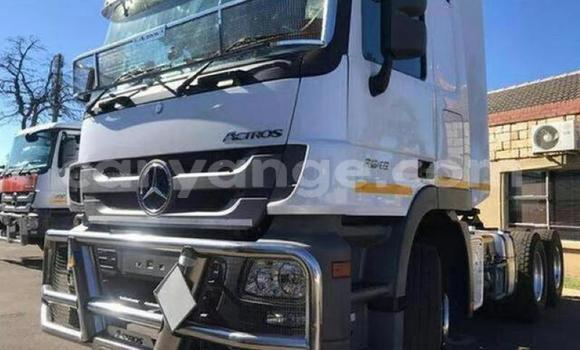 Acheter Occasion Utilitaire Mercedes‒Benz Arocs Blanc à Gobabis, Omaheke Acheter Occasion Utilitaire Mercedes‒Benz Arocs Blanc à Gobabis, Omaheke