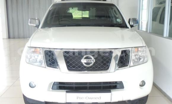Buy Used Nissan Pathfinder White Car in Windhoek in Namibia Buy Used Nissan Pathfinder White Car in Windhoek in Namibia