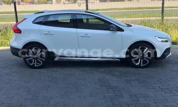 Buy Used Volvo V40 Cross Country White Car in Karasburg in Karas Buy Used Volvo V40 Cross Country White Car in Karasburg in Karas