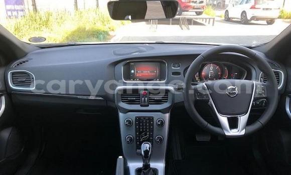 Buy Used Volvo V40 Cross Country White Car in Karasburg in Karas Buy Used Volvo V40 Cross Country White Car in Karasburg in Karas