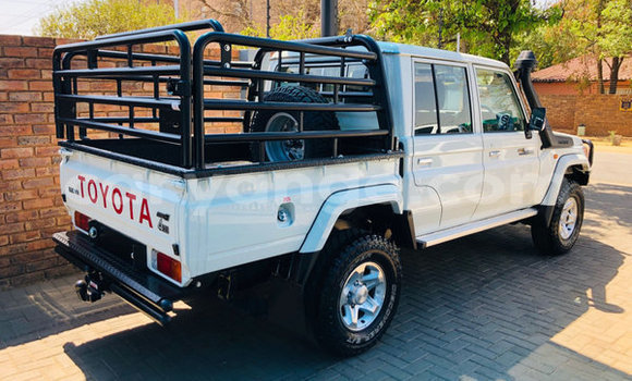 Buy Used Toyota Land Cruiser Beige Car in Katima Mulilo in Caprivi Buy Used Toyota Land Cruiser Beige Car in Katima Mulilo in Caprivi