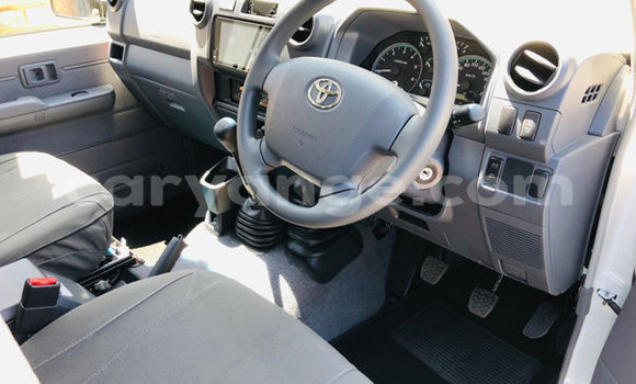 Buy Used Toyota Land Cruiser Beige Car in Katima Mulilo in Caprivi Buy Used Toyota Land Cruiser Beige Car in Katima Mulilo in Caprivi