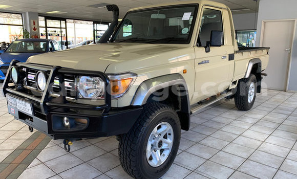 Buy Used Toyota Land Cruiser Beige Car in Henties Bay in Erongo Buy Used Toyota Land Cruiser Beige Car in Henties Bay in Erongo