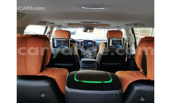 Acheter Import Voiture Toyota Land Cruiser Noir à Import - Dubai, Namibie Acheter Import Voiture Toyota Land Cruiser Noir à Import - Dubai, Namibie