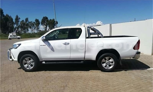 Buy Used Toyota Hilux White Car in Usakos in Erongo Buy Used Toyota Hilux White Car in Usakos in Erongo