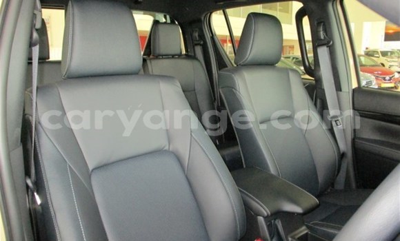 Buy Used Toyota Hilux Beige Car in Karasburg in Karas Buy Used Toyota Hilux Beige Car in Karasburg in Karas