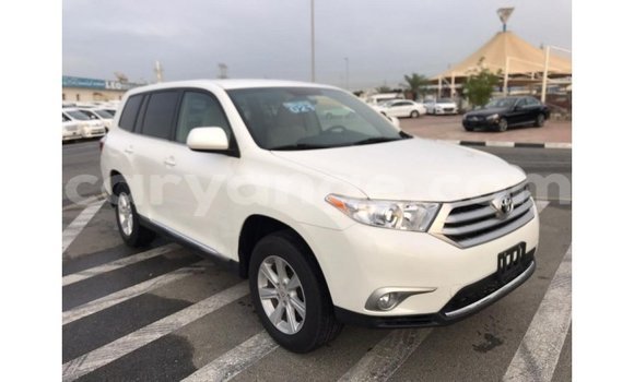 Acheter Import Voiture Toyota Highlander Blanc à Import - Dubai, Namibie Acheter Import Voiture Toyota Highlander Blanc à Import - Dubai, Namibie