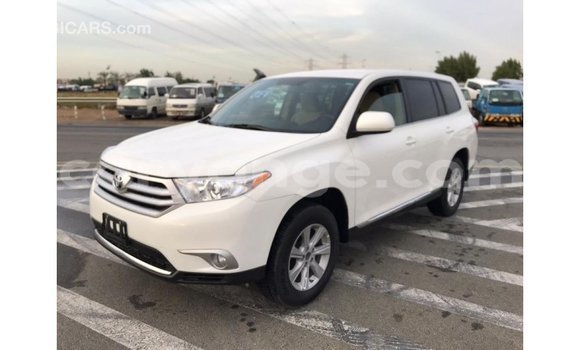 Acheter Import Voiture Toyota Highlander Blanc à Import - Dubai, Namibie Acheter Import Voiture Toyota Highlander Blanc à Import - Dubai, Namibie