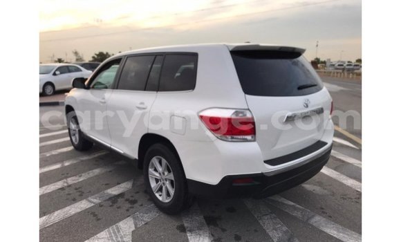 Acheter Import Voiture Toyota Highlander Blanc à Import - Dubai, Namibie Acheter Import Voiture Toyota Highlander Blanc à Import - Dubai, Namibie