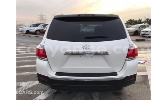 Acheter Import Voiture Toyota Highlander Blanc à Import - Dubai, Namibie Acheter Import Voiture Toyota Highlander Blanc à Import - Dubai, Namibie