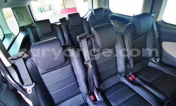 Acheter Occasion Voiture Ford Tourneo Custom Bleu à Windhoek, Namibie Acheter Occasion Voiture Ford Tourneo Custom Bleu à Windhoek, Namibie