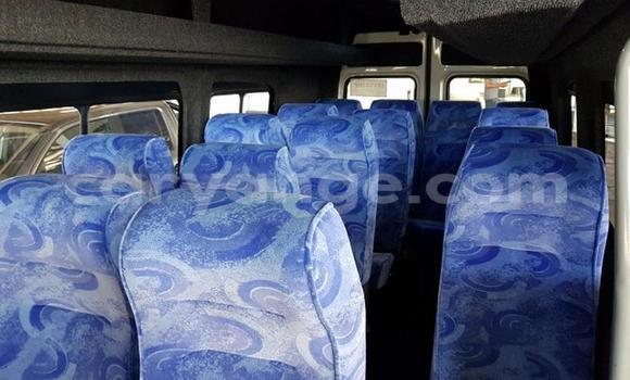 Acheter Occasion Voiture Volkswagen Caravelle Blanc à Windhoek, Namibie Acheter Occasion Voiture Volkswagen Caravelle Blanc à Windhoek, Namibie