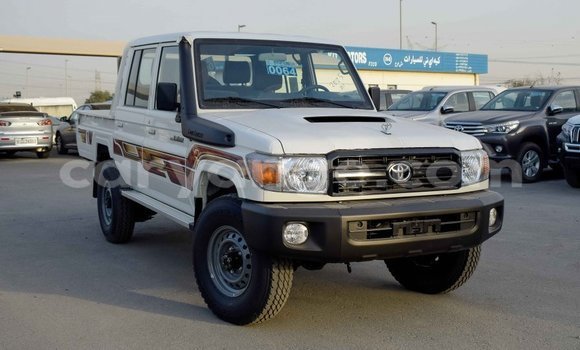 Acheter Import Voiture Toyota Land Cruiser Blanc à Import - Dubai, Namibie Acheter Import Voiture Toyota Land Cruiser Blanc à Import - Dubai, Namibie