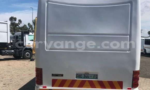 Acheter Occasion Utilitaire Hino 300 Series Blanc à Windhoek, Namibie Acheter Occasion Utilitaire Hino 300 Series Blanc à Windhoek, Namibie