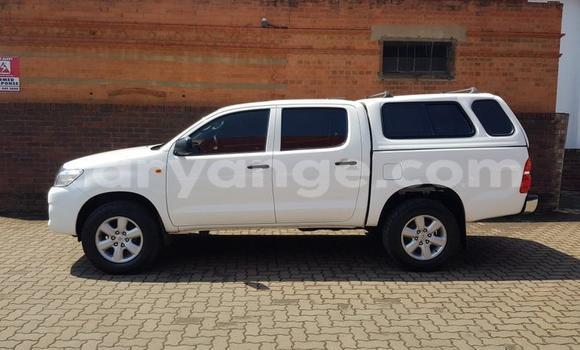 Acheter Occasion Voiture Toyota Hilux Blanc à Windhoek, Namibie Acheter Occasion Voiture Toyota Hilux Blanc à Windhoek, Namibie