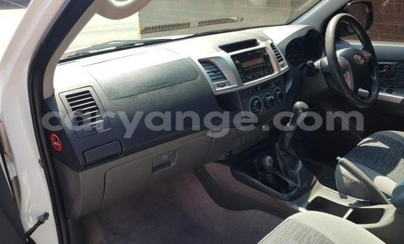 Acheter Occasion Voiture Toyota Hilux Blanc à Windhoek, Namibie Acheter Occasion Voiture Toyota Hilux Blanc à Windhoek, Namibie