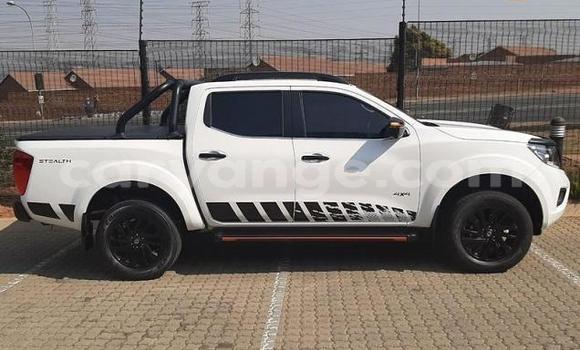 Acheter Occasion Voiture Nissan Navara Blanc à Gobabis, Omaheke Acheter Occasion Voiture Nissan Navara Blanc à Gobabis, Omaheke